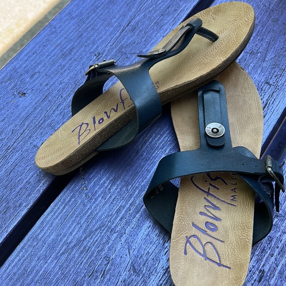 SOLD Worn Women’s Sandals - Picture 2 of 4